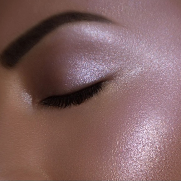 ☘️HP☘️ BECCA’s Shimmering Skin Perfector Pressed Lilac Geode - Picture 7 of 16